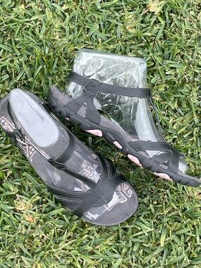 Women’s Black Merrell T-Strap Comfort Sandals
